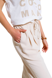 Pants in Beige With Front Pockets and Drawstring Closing